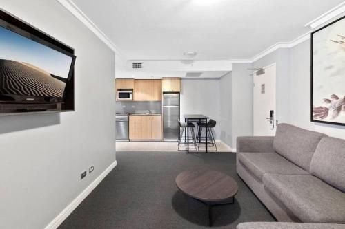 โคซี่กูรู | เฮย์มาร์เก็ต | ไฮเลเวล ทูบี เอพีที ซิกซ์ทีน (KozyGuru | Haymarket | High Level 2B APT 16)3