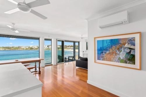 Beachfront luxury 3 beds with ocean view balcony2