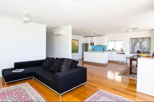 Ocean view luxury 3 bedroom home with balcony1