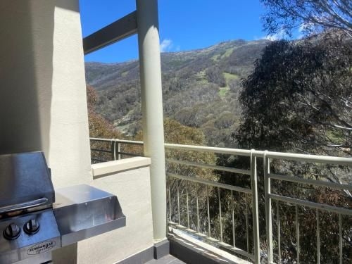 อพาร์ตเมนต์ 3 ห้องนอน 2 ห้องน้ำส่วนตัว ขนาด 10 ตร.ม. – เธรดโบวิลเลจ (Inala 3 Thredbo)3