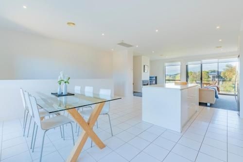 คอมฟี โคสต์ ไดรฟ์ – 3 เบดรูม คอนโด (Comfy Coast Drive - 3 Bedroom Condo)0
