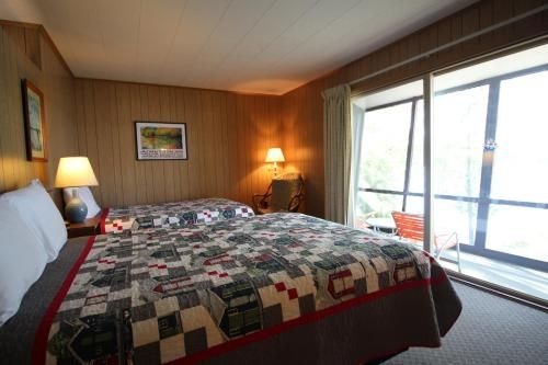 แซนดี้ พอยท์ โมเทล (Sandy Point Motel)2