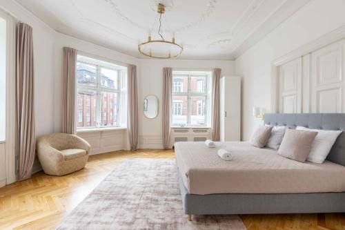 อพาร์ตเมนต์ 3 ห้องนอน 2 ห้องน้ำส่วนตัว ขนาด 100 ตร.ม. – ทิโวลี่ (Flat in Central Copenhagen)2