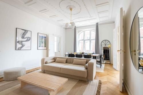 อพาร์ตเมนต์ 3 ห้องนอน 2 ห้องน้ำส่วนตัว ขนาด 100 ตร.ม. – ทิโวลี่ (Flat in Central Copenhagen)3