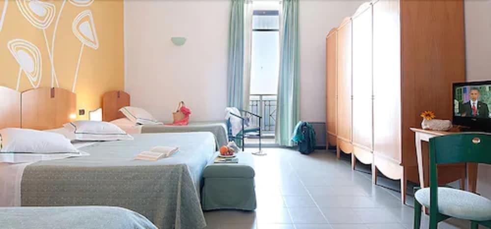 Grand Hotel Mediterraneo3