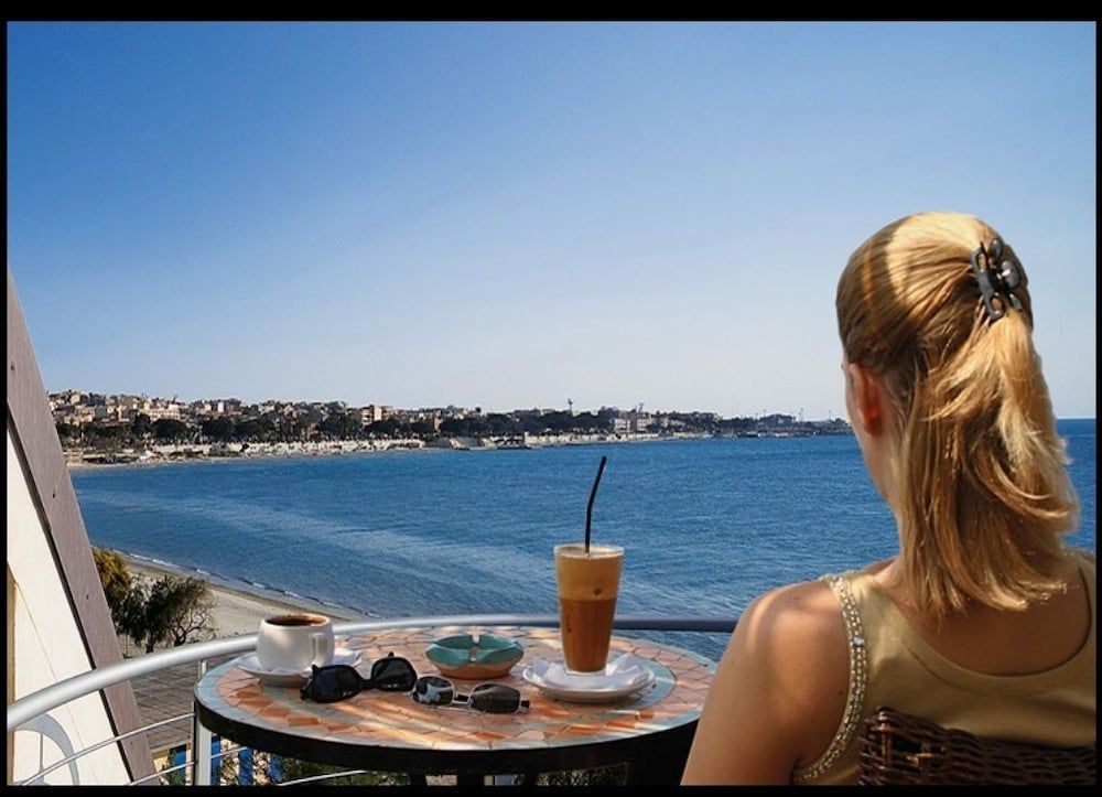 E Hotel0