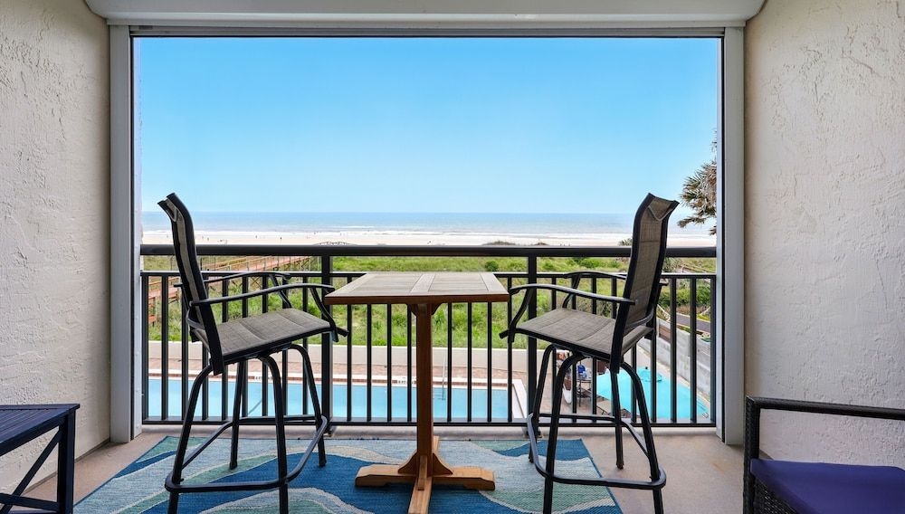 Beacher's Lodge Oceanfront Suites3