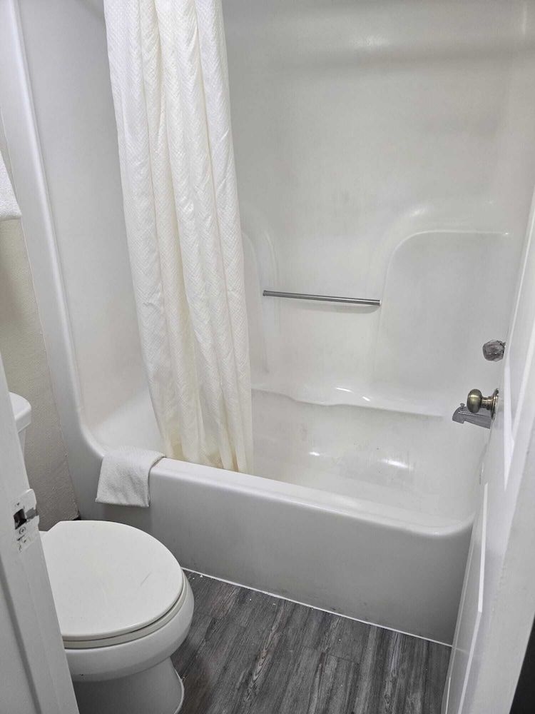 Econo Lodge1