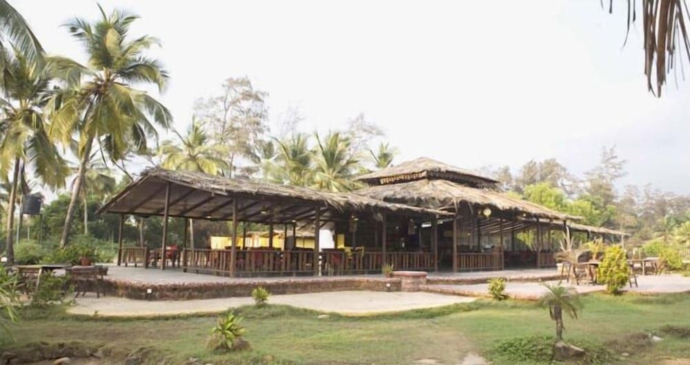 Varca Palms Beach Resort4