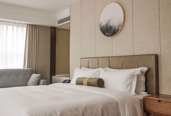 Your Moving Hotel3