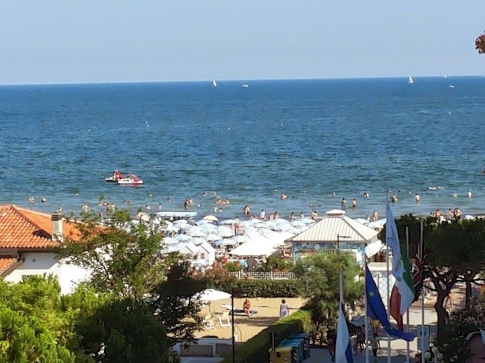 Hotel Trovatore0