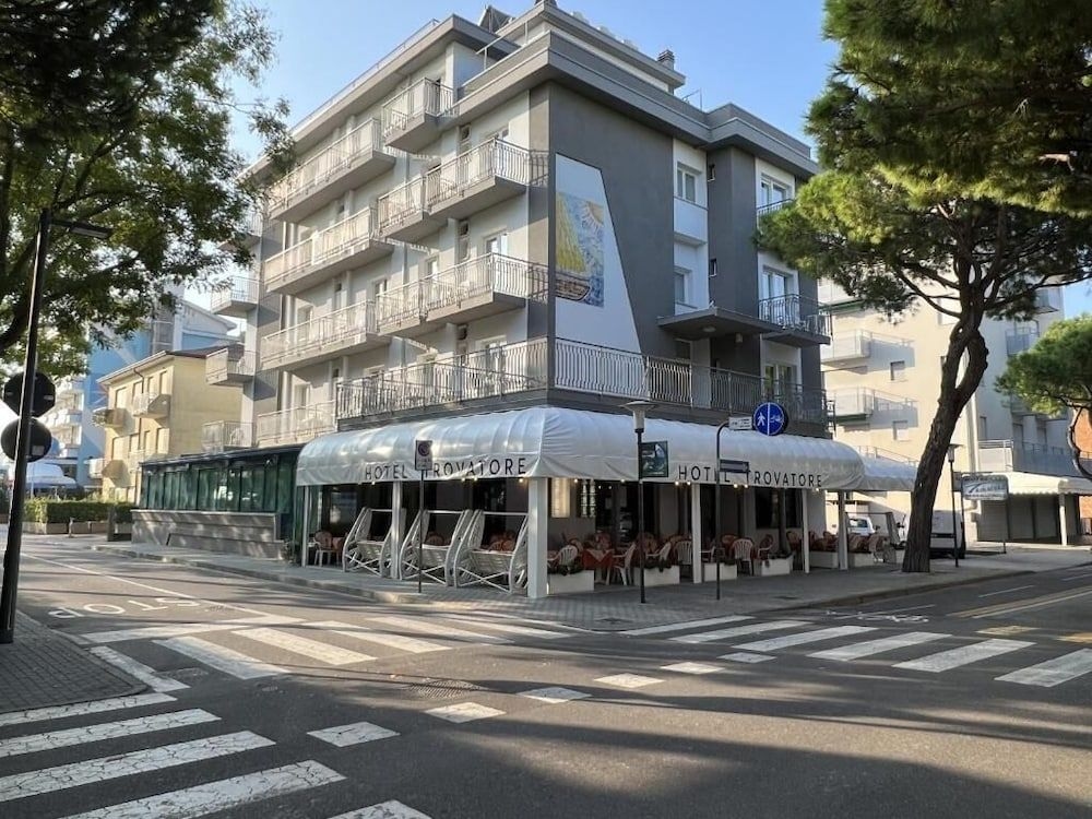 Hotel Trovatore2