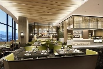 โรงแรมแกรนด์ สกายไลท์ อินเตอร์เนชันแนล (Grand Skylight International Hotel)1