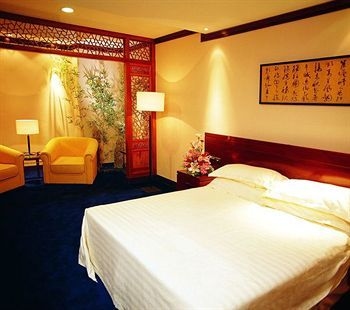 โรงแรมโพลี พลาซ่า (Poly Plaza Hotel)1