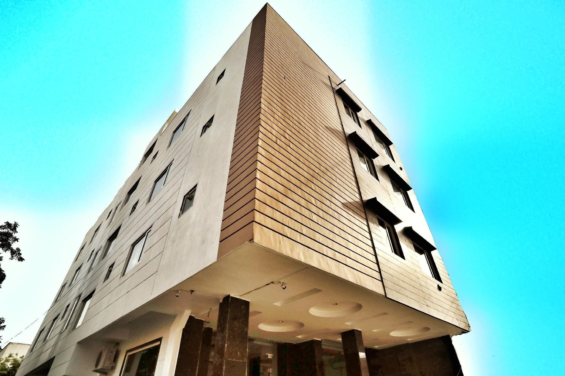 Hotel Aerocity Purple Orchid0