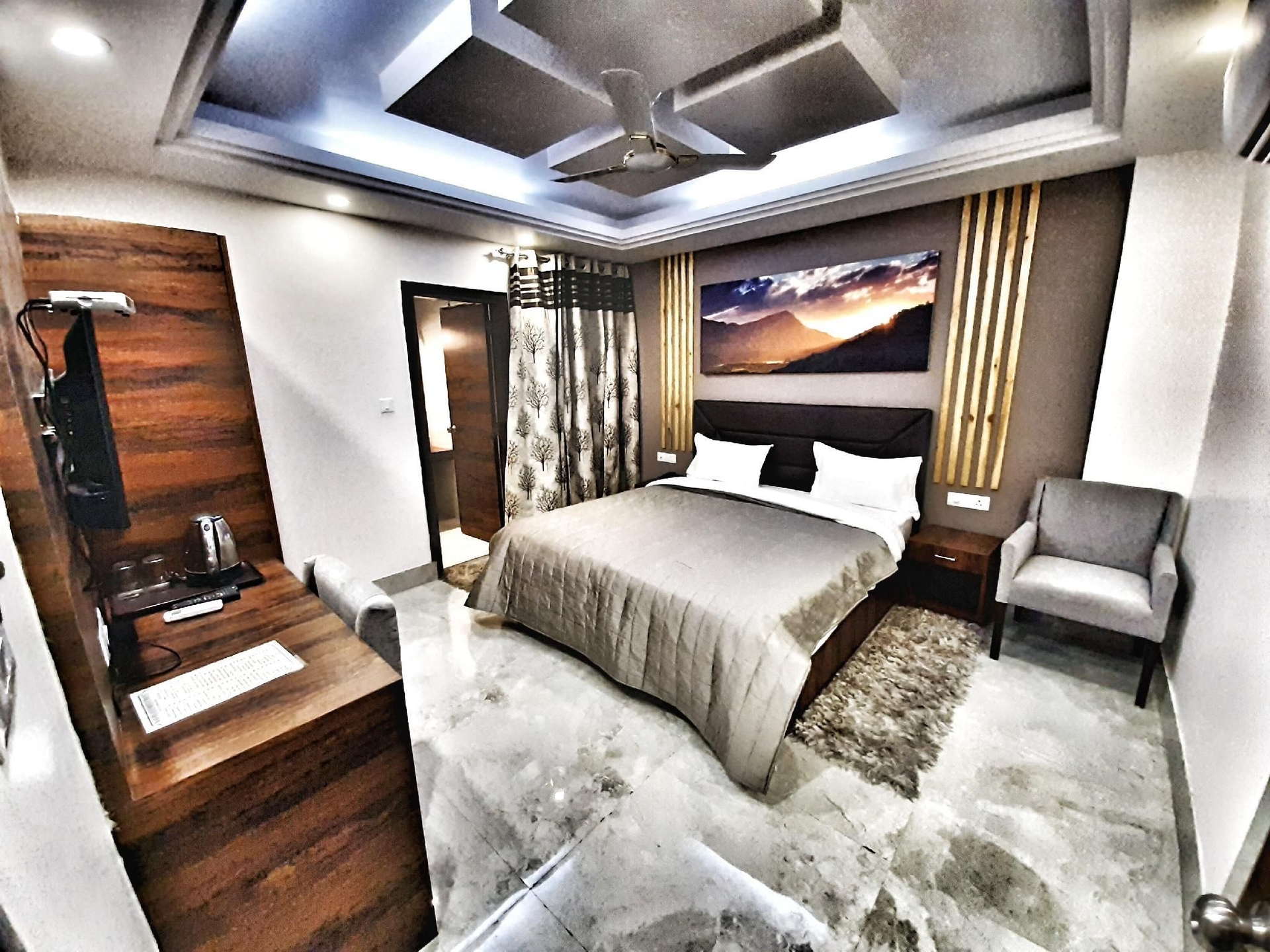 Hotel Aerocity Purple Orchid4