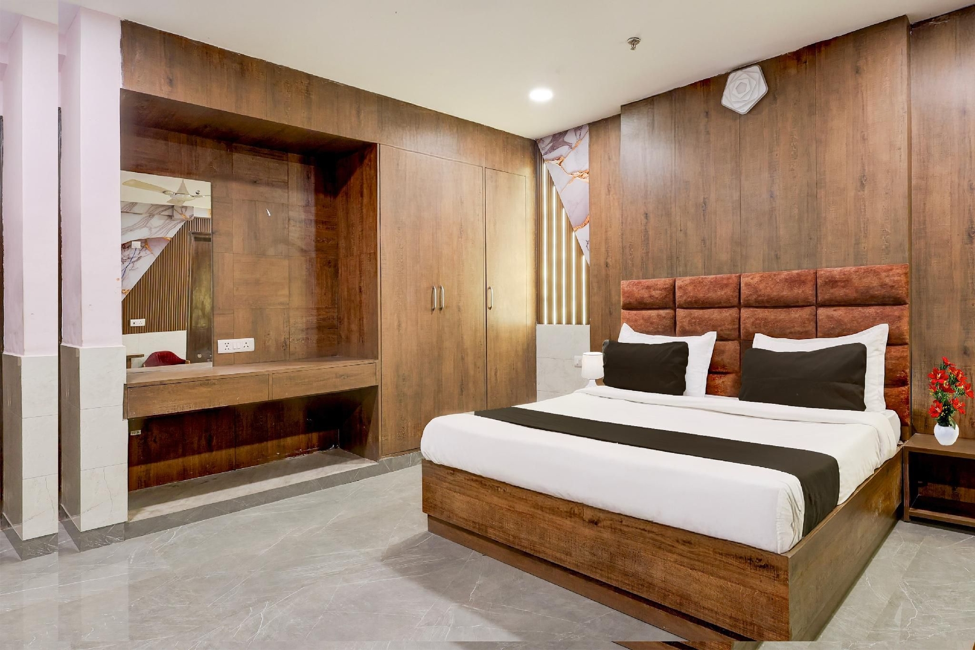 Super Hotel O Alipur Narela4