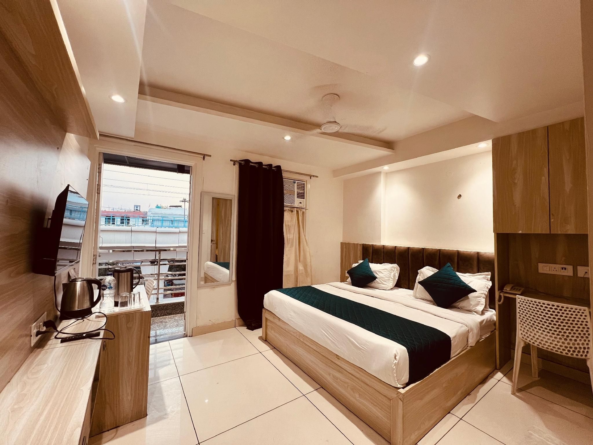 Hotel Luxury inn3