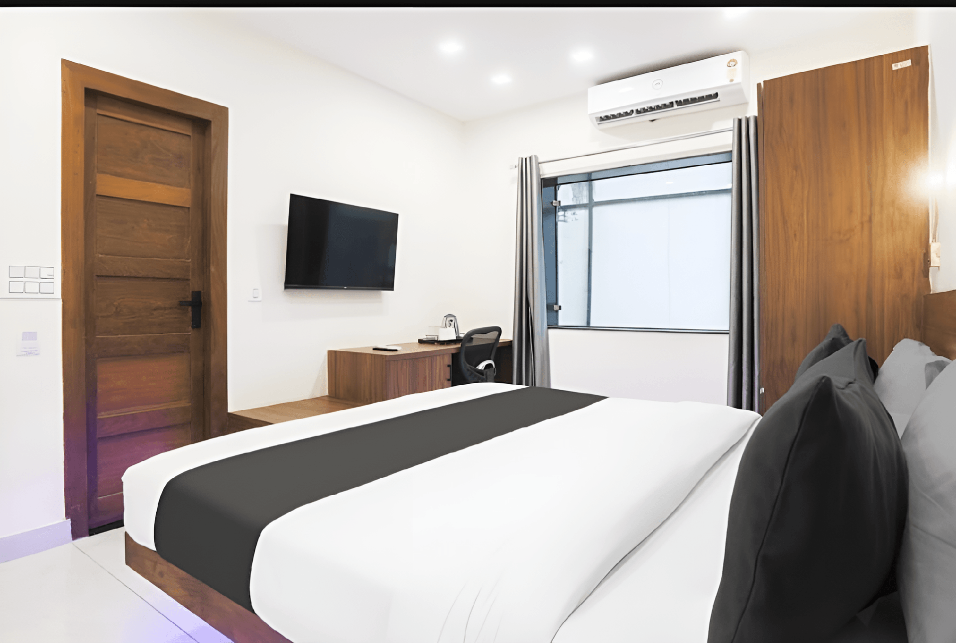 36 เวสต์ อินน์ วิกาสปุรี (36 West Inn Vikaspuri)2