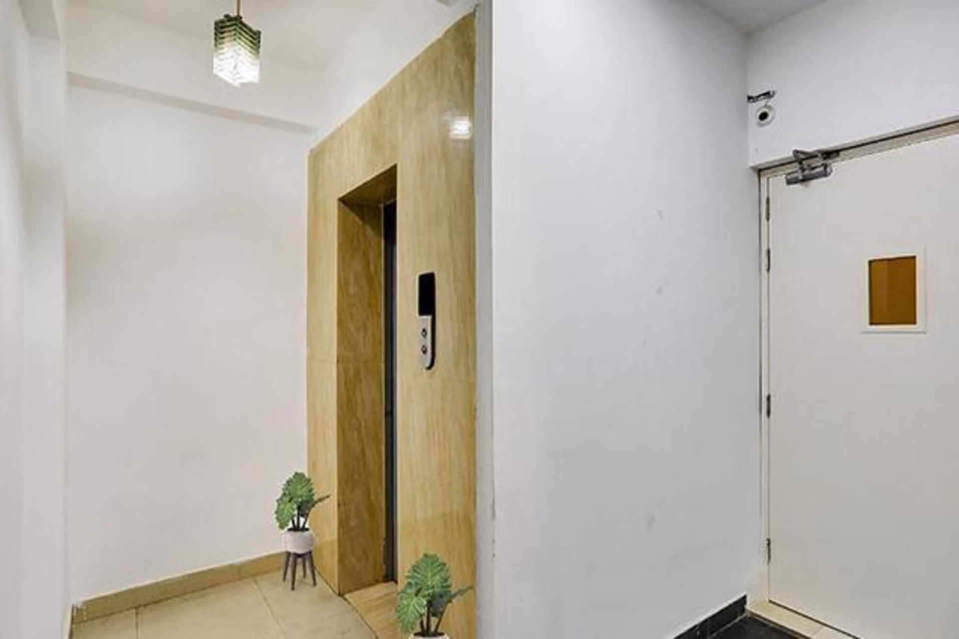 แฟบโฮเทล 19 เวสต์ (FabHotel 19 West)1