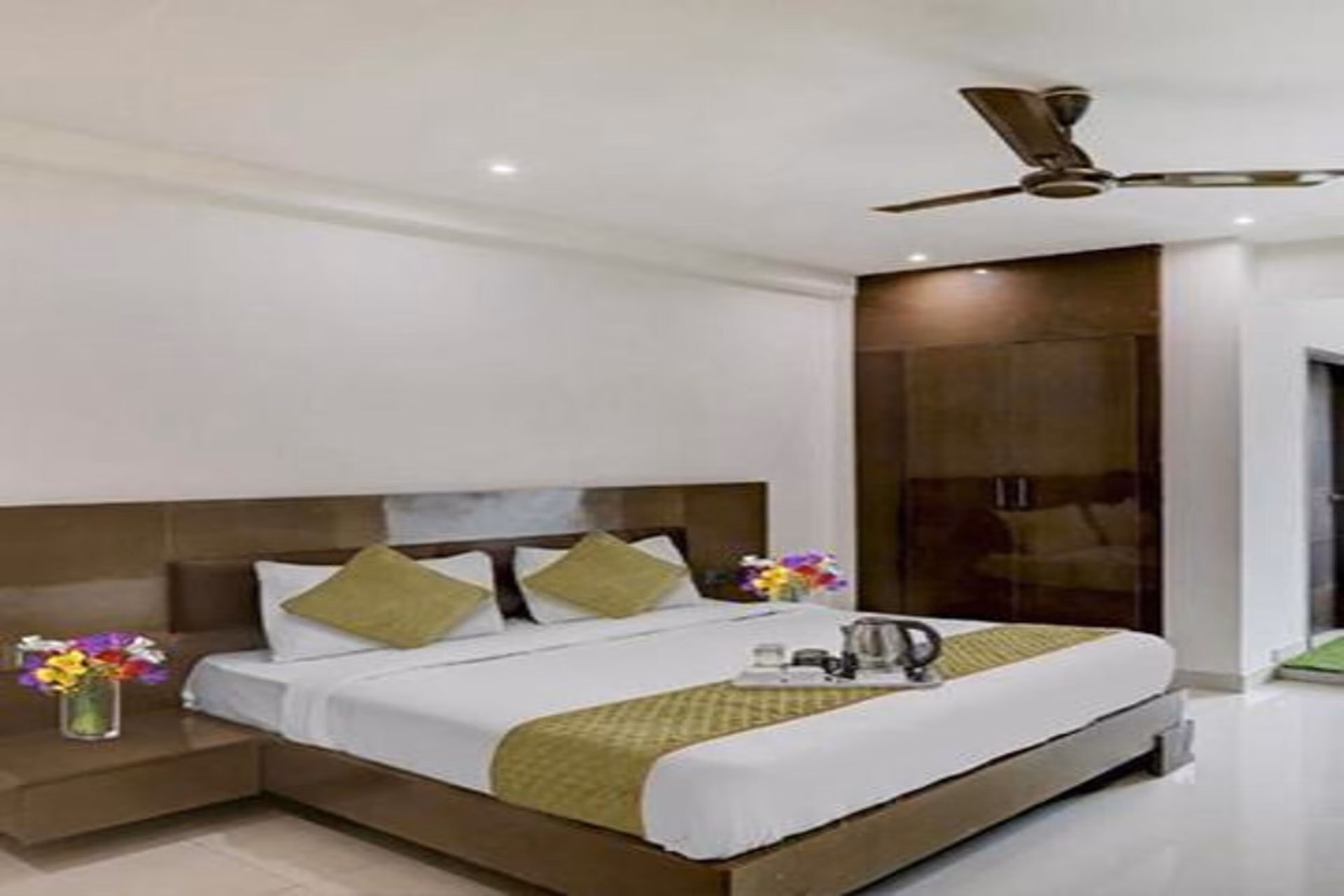 แฟบโฮเทล 19 เวสต์ (FabHotel 19 West)4