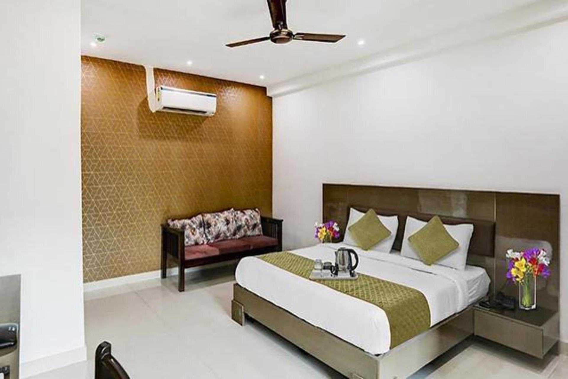 แฟบโฮเทล 19 เวสต์ (FabHotel 19 West)3