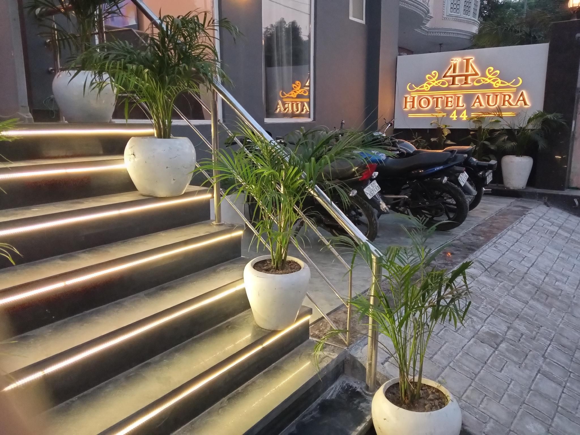 โฮเทล ออร่า44 (Hotel Aura44)4