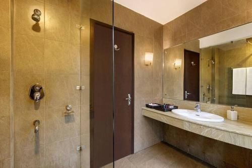 โฟร์ เลค วิว มาเนซาร์ กอล์ฟ วิลลา (4 Lake View Manesar Golf Villa)1