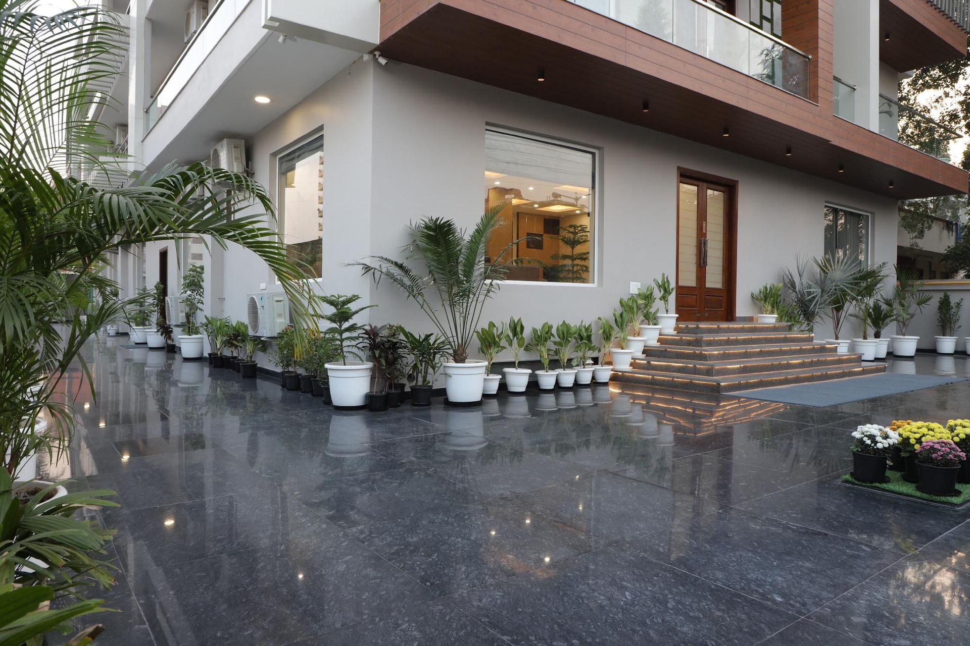 โฮเทลคุรุกคาม (Hotel Gurugram)0