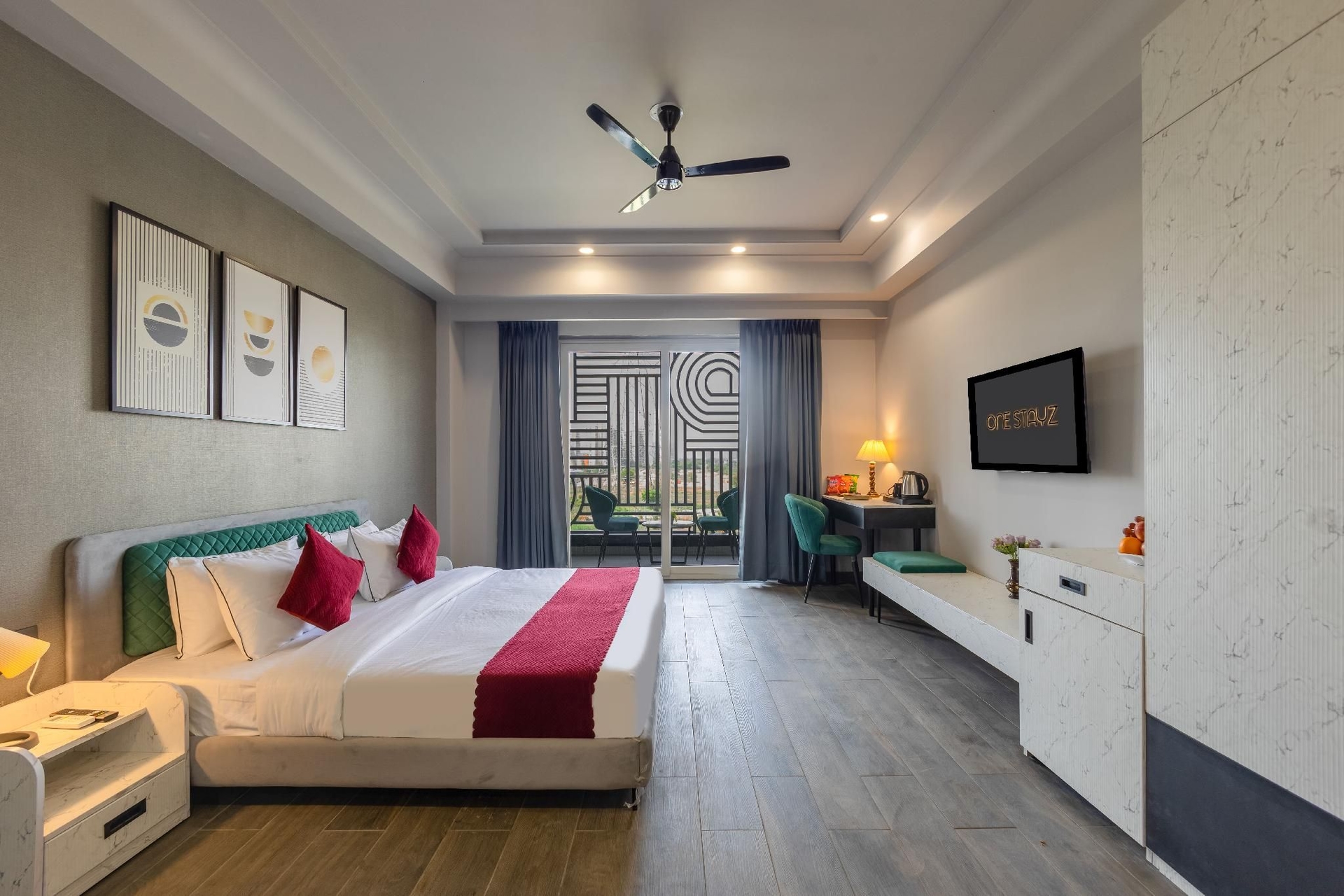 วัน สเตย์ซ โฮเทล (One Stayz Hotel)3