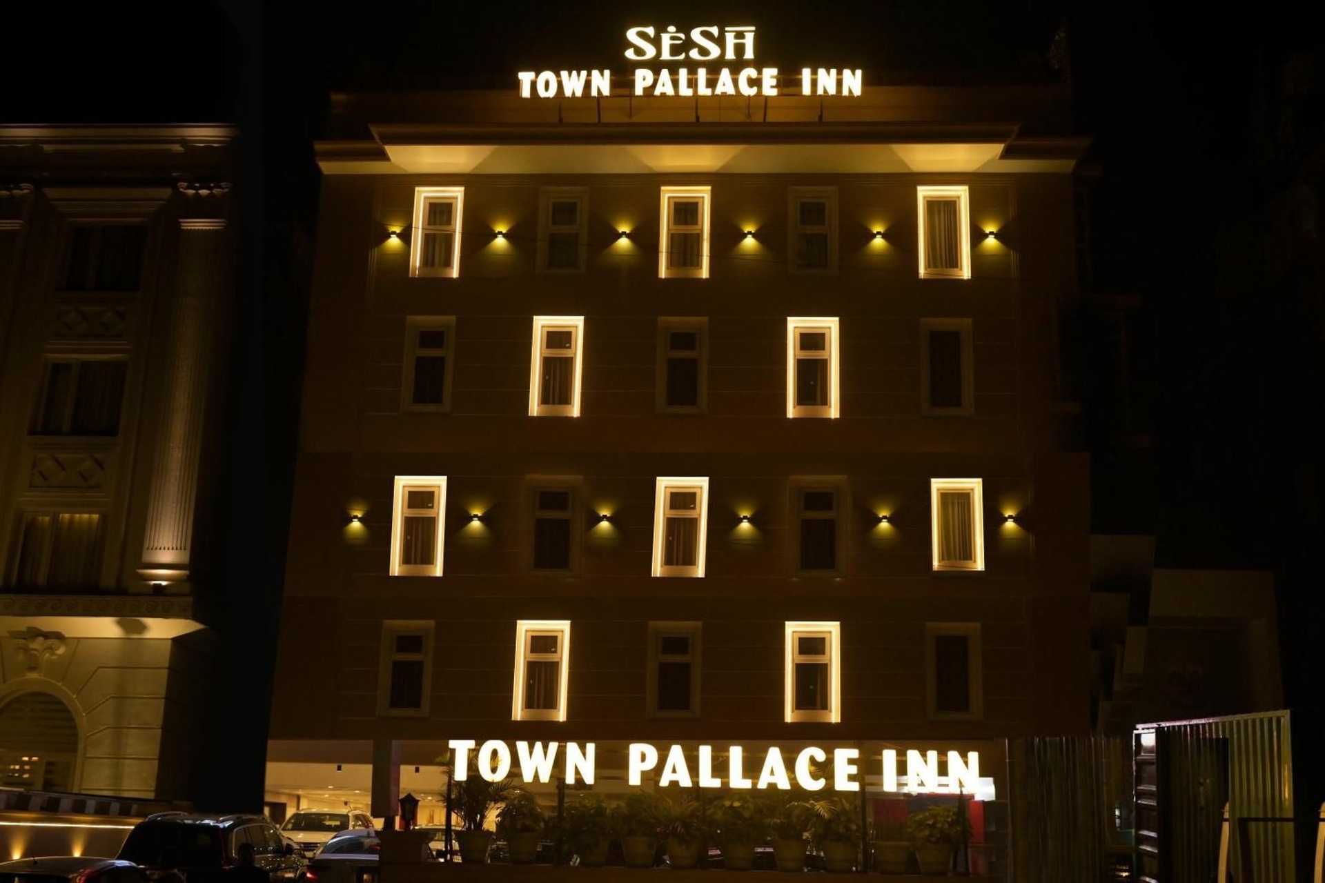 ทาวน์ พาเลซ อินน์ (Town Pallace Inn)0