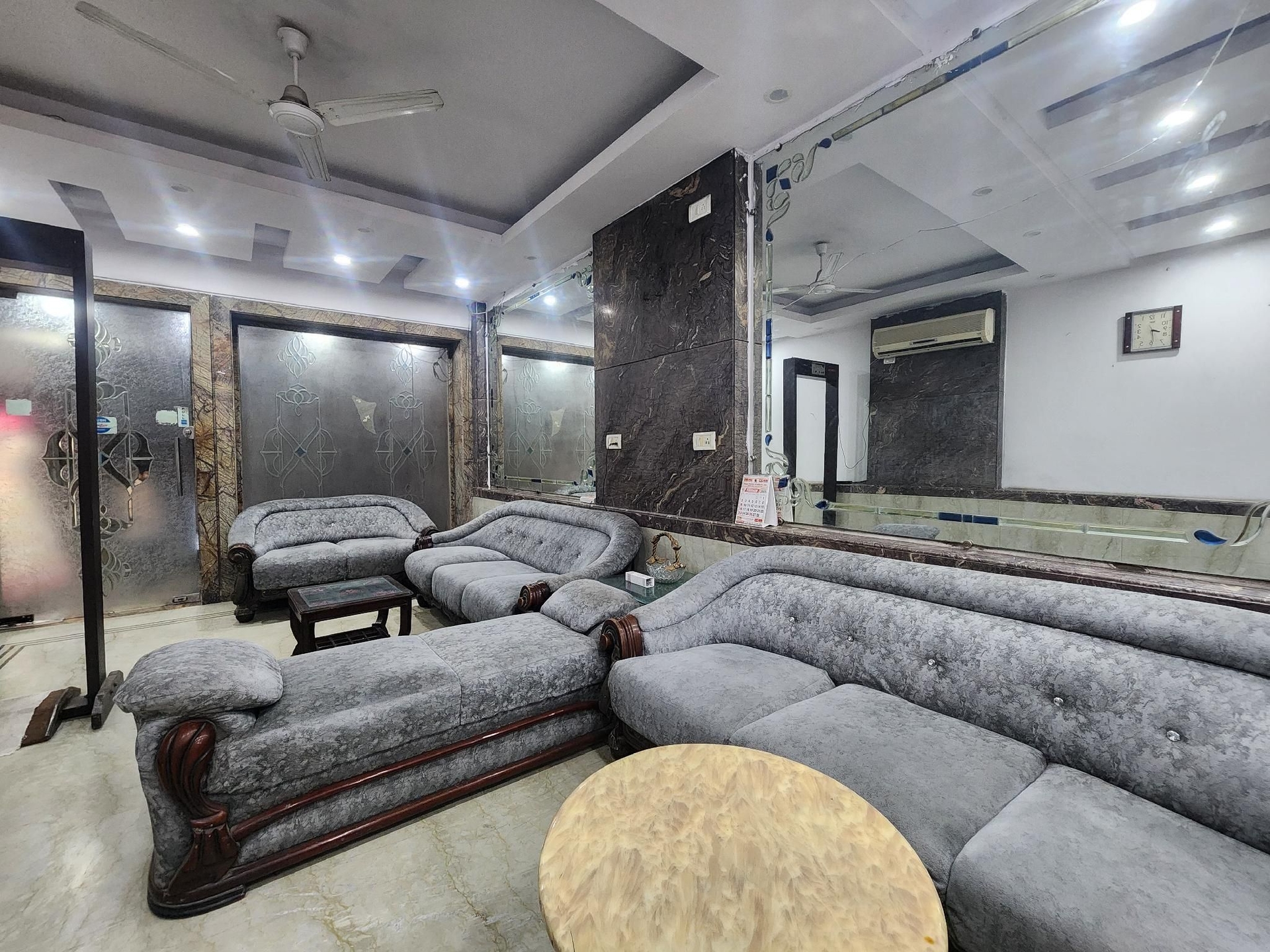 Hotel Mid Town0