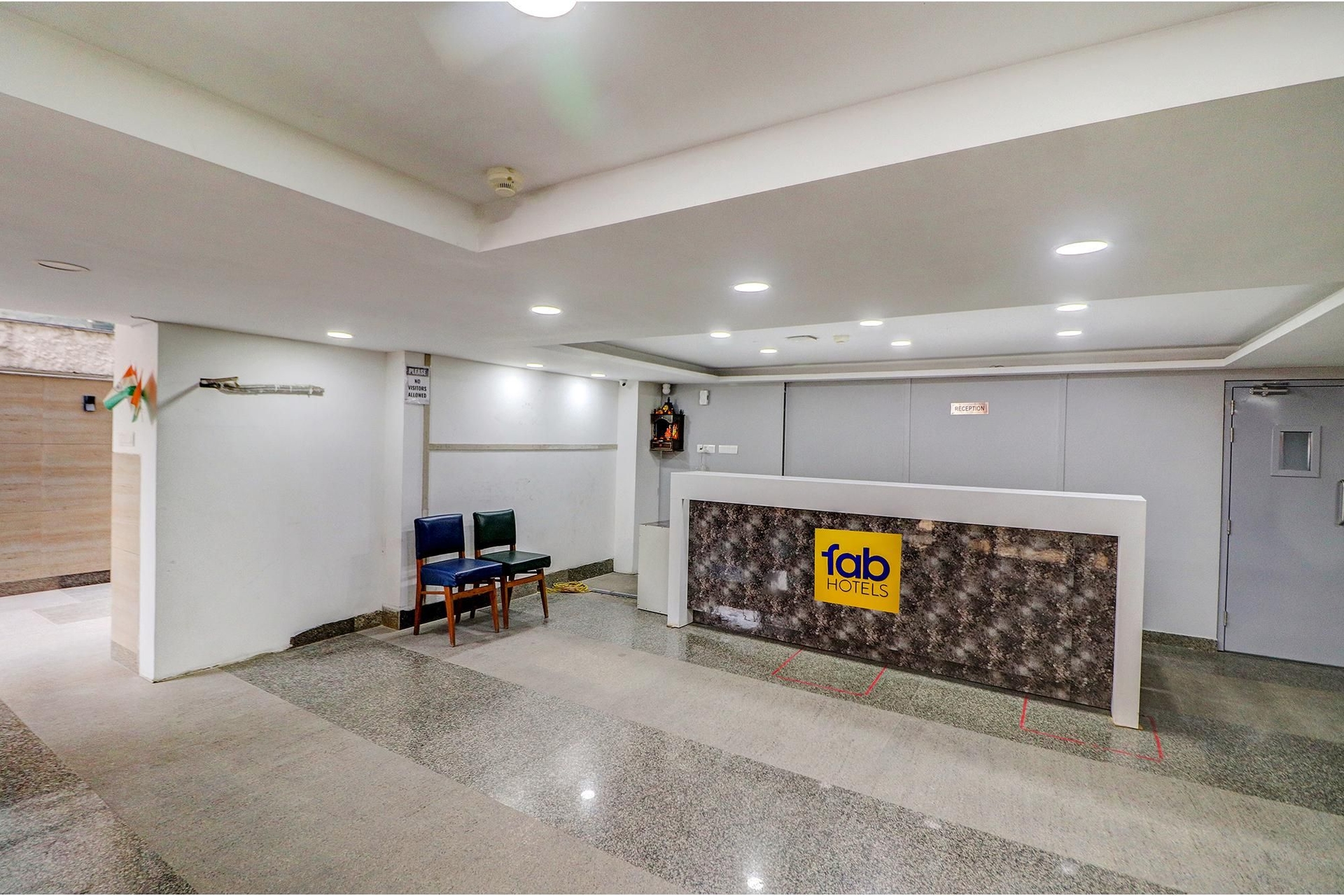 แฟ็บโฮเทล เอฟ9 กีรตินคร (FabHotel F9 Kirti Nagar)0