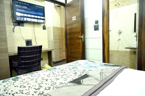 โรงแรมคริสตัล (Hotel Crystal)2