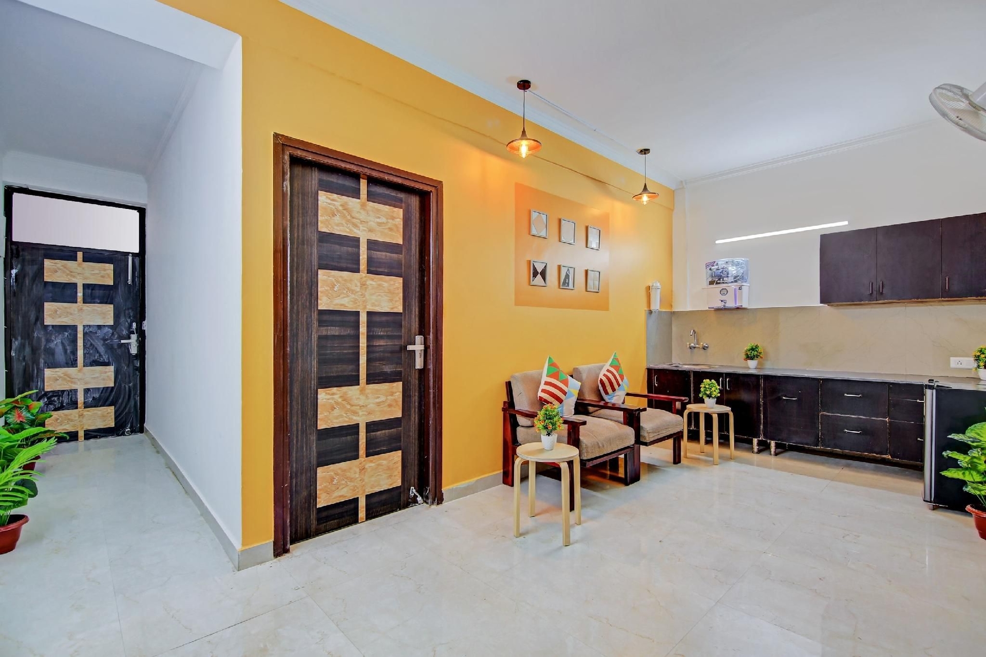 Super OYO Townhouse Saket Residency 1 Delhi1