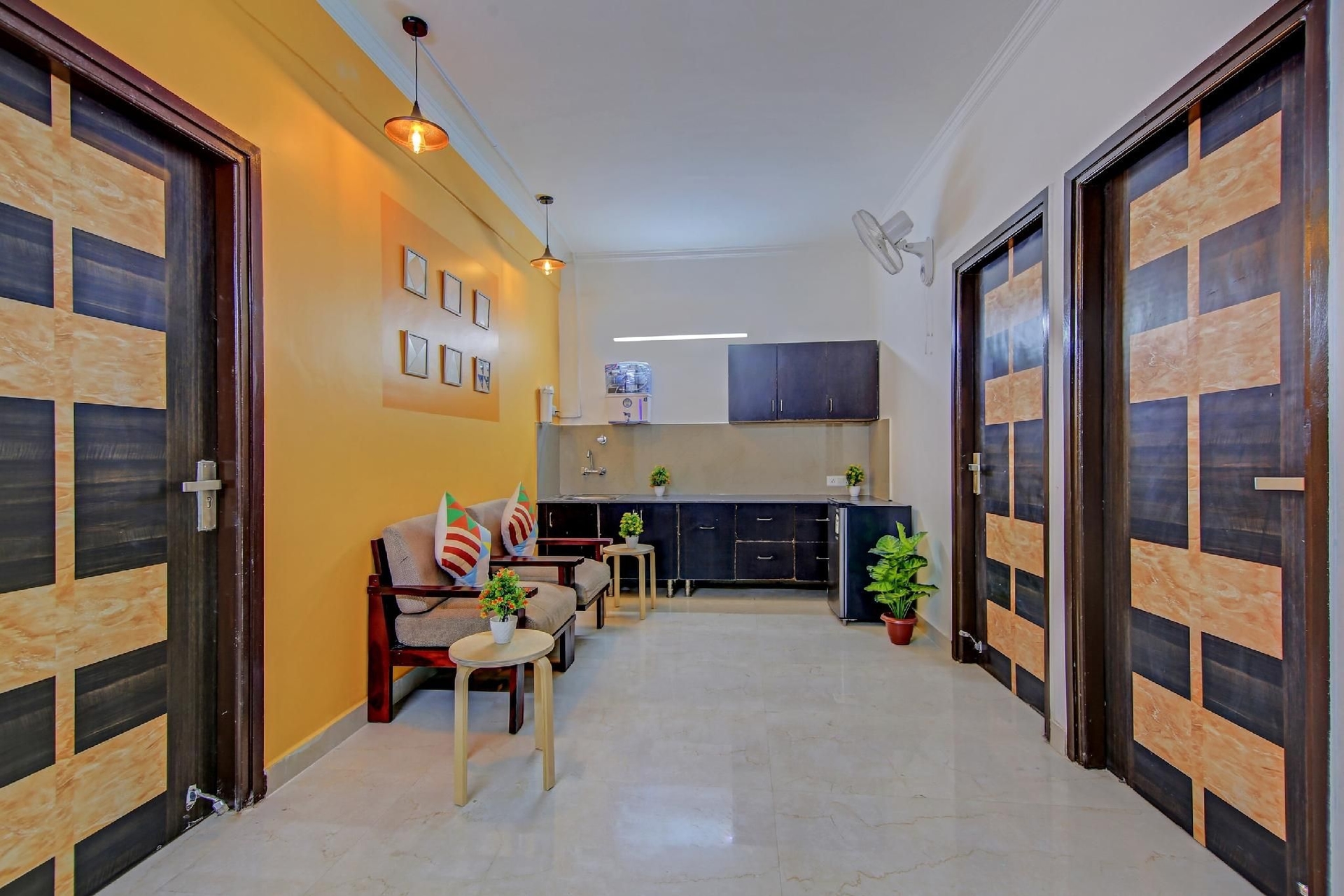 Super OYO Townhouse Saket Residency 1 Delhi2