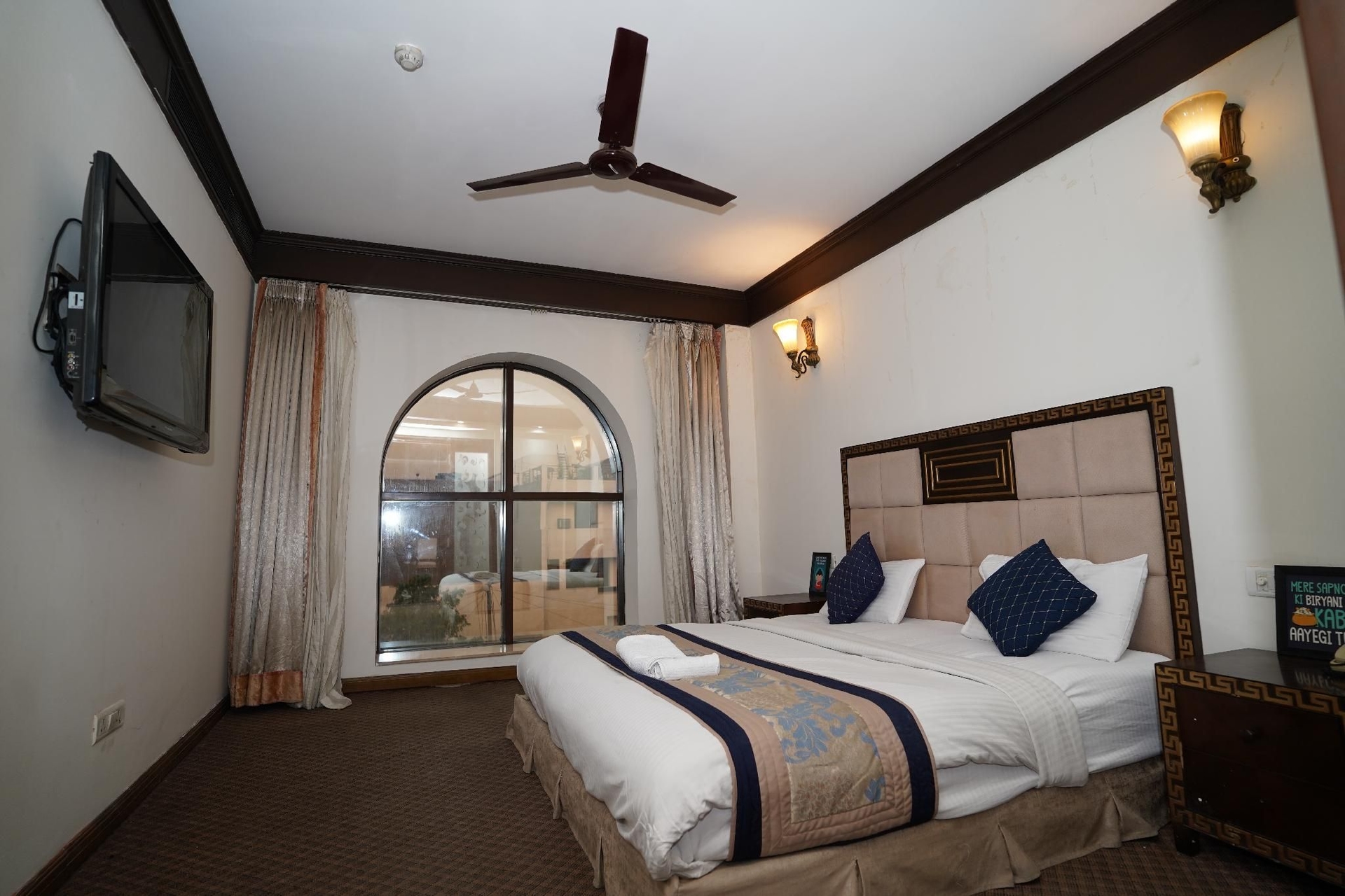 ไลฟ์ คอร์เปอร์เรต สวีทส์ – นิวเฟรนด์สโคโลนี (Lyf Corporate Suites - New Friends Colony)2