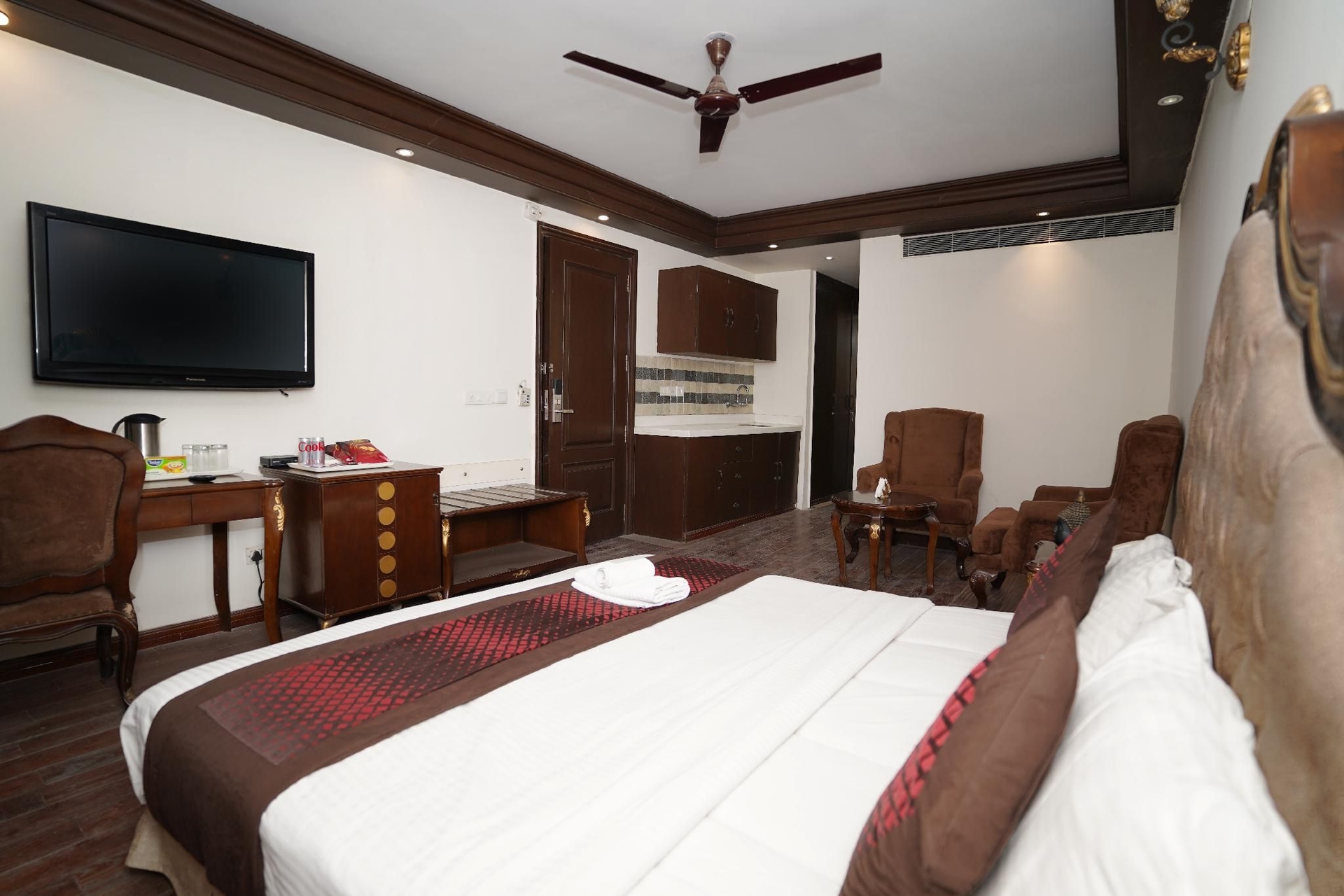 ไลฟ์ คอร์เปอร์เรต สวีทส์ – นิวเฟรนด์สโคโลนี (Lyf Corporate Suites - New Friends Colony)1