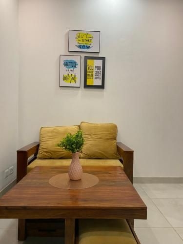 วาร์ลี สเตย์ส (Warli Stays)0