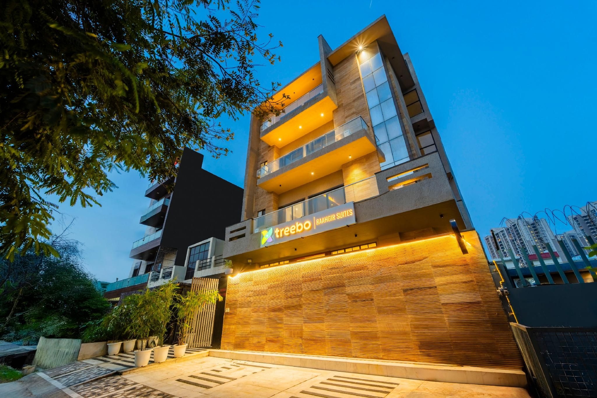 Treebo Raahgir Suites1