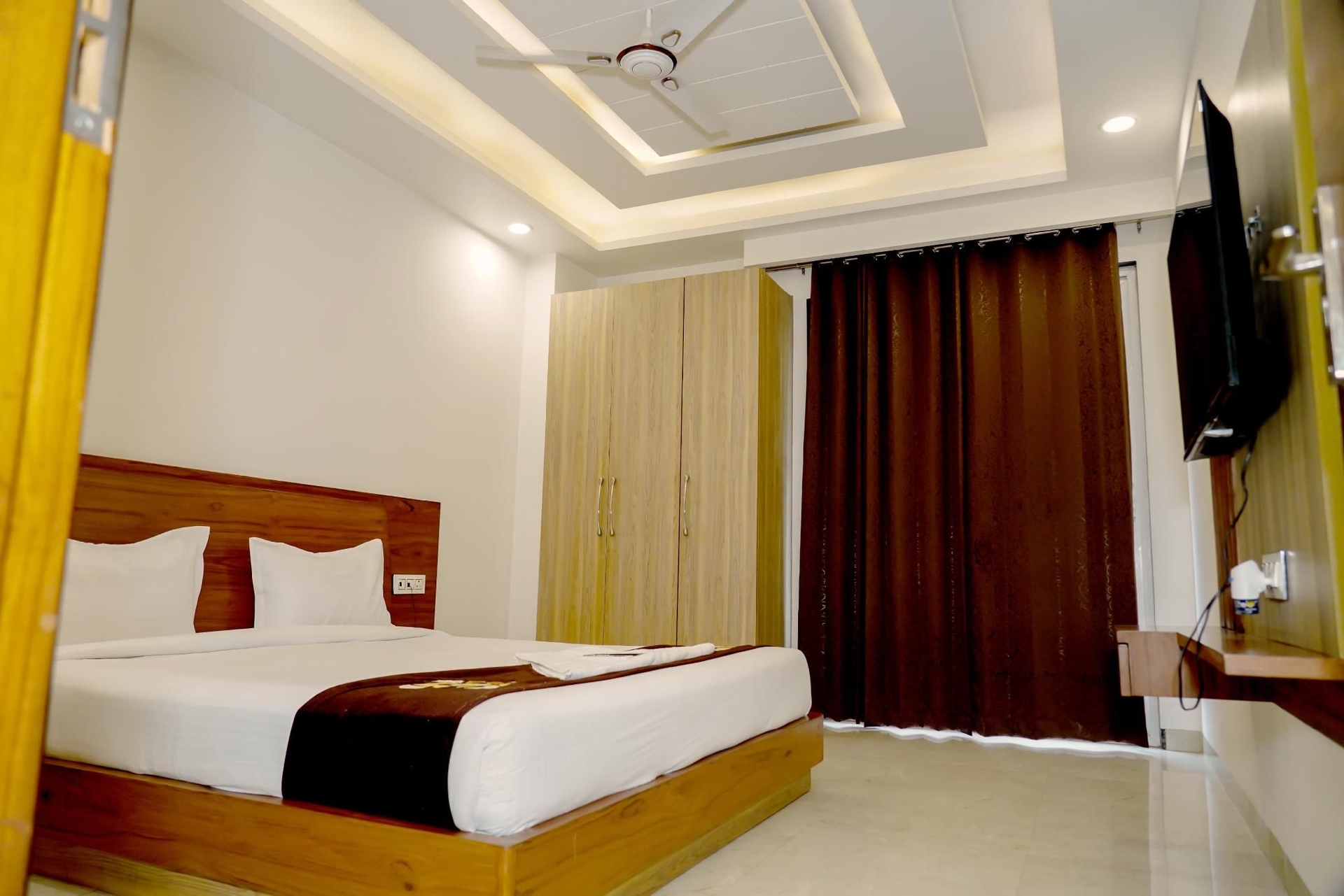Suite 16 Studio Apartments0