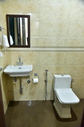 โฮเทล เวดล็อก สุภัช โช๊ค กูร์กอน (hotel wedlock subash chowk gurgaon)4