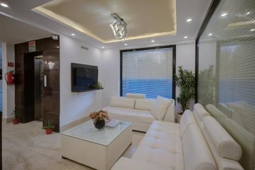 บลูเน็ค เซกเตอร์ 40 ยูไนเทค ไซเบอร์ พาร์ค กูรูแกรม (BlueNeck Sec 40 Unitech Cyber Park Gurugram)0
