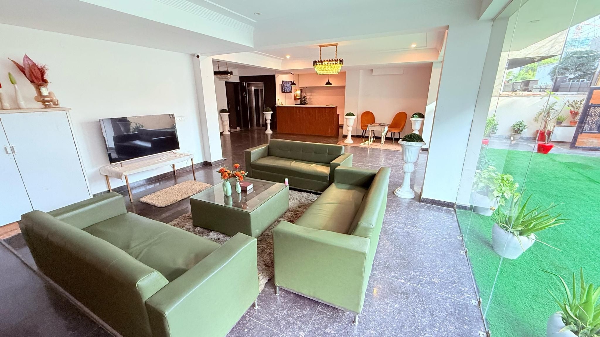 อักษัย คอร์ปอเรต โฮเทล (Akshay Corporate Hotel)1