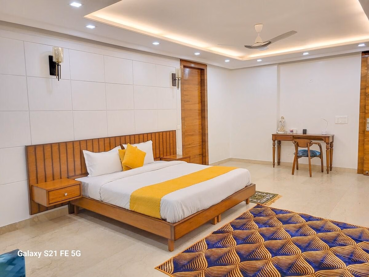 อพาร์ตเมนต์ 4 ห้องนอน 4 ห้องน้ำส่วนตัว ขนาด 460 ตร.ม. – พัฑศหปุระ (Pratishtha 4BHK, DLF Phase 1, Gurgaon)1