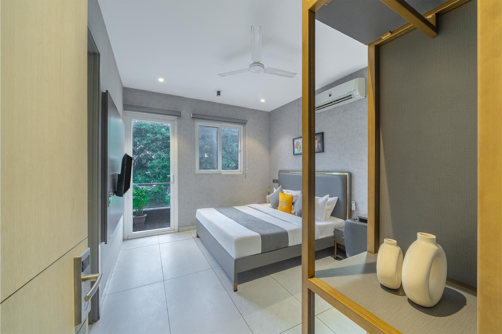 Lime Tree Hotel & Stays Greater Noida Nearby India Expo Centre & Mart3