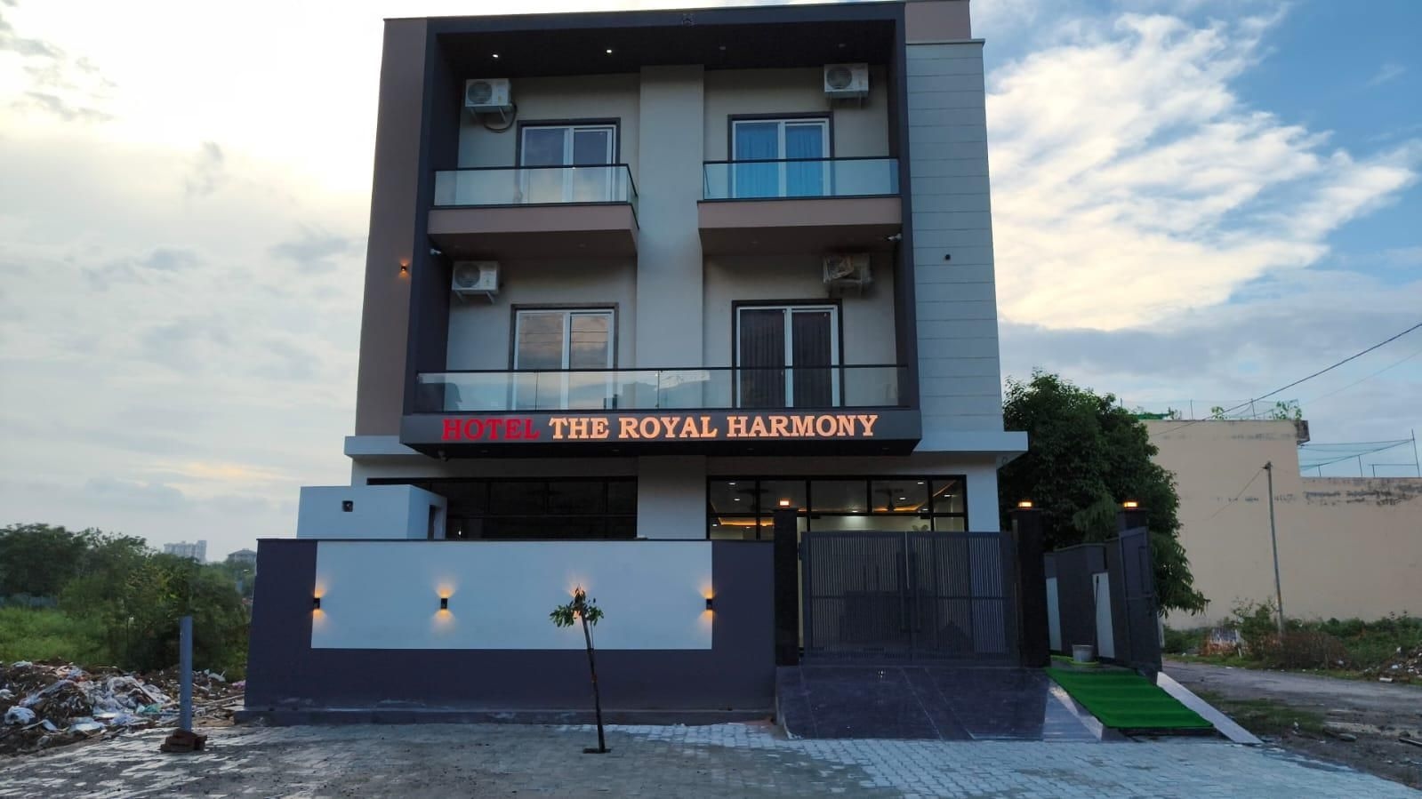The Royal Harmony0