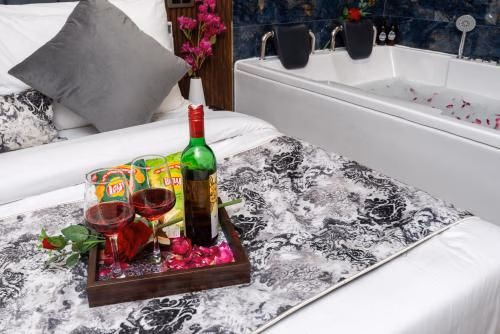 อพาร์ตเมนต์ 1 ห้องนอน 1 ห้องน้ำส่วนตัว ขนาด ตร.ม. – เกรทเตอร์ นอยดา (Jacuzzi & Big Screen By Buddies Home)2