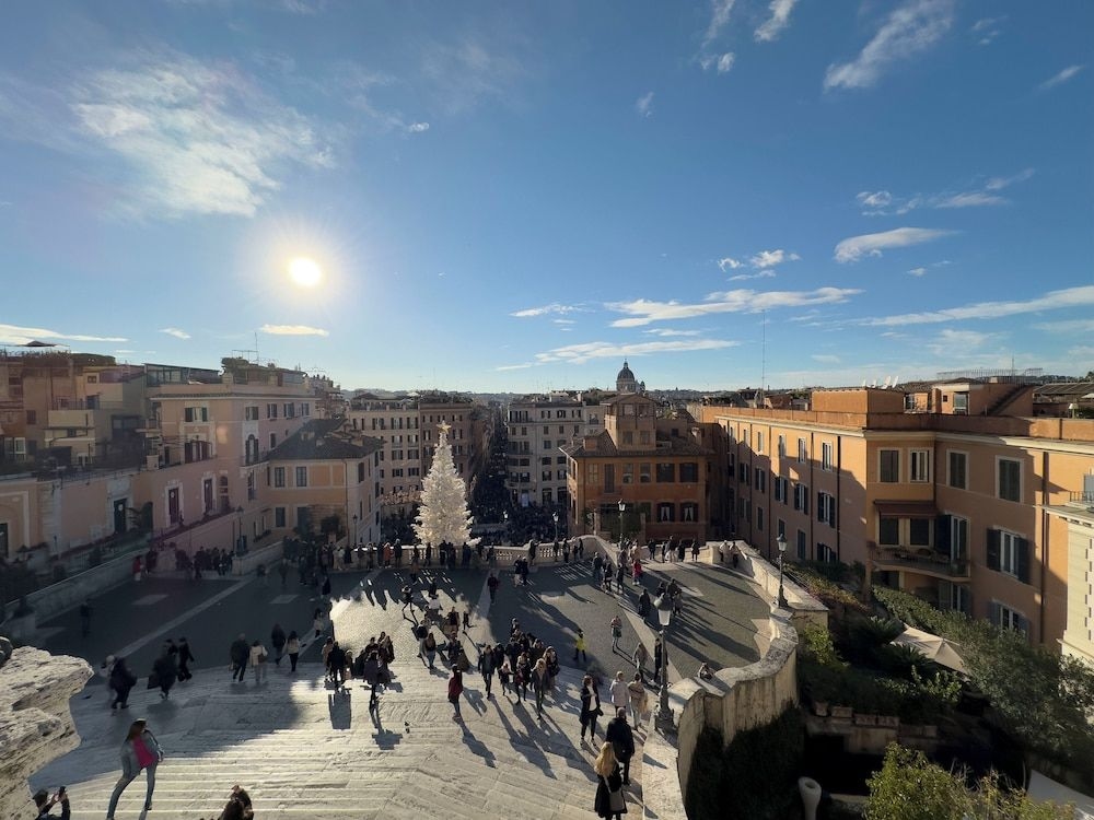 Spanish Steps Apartments4