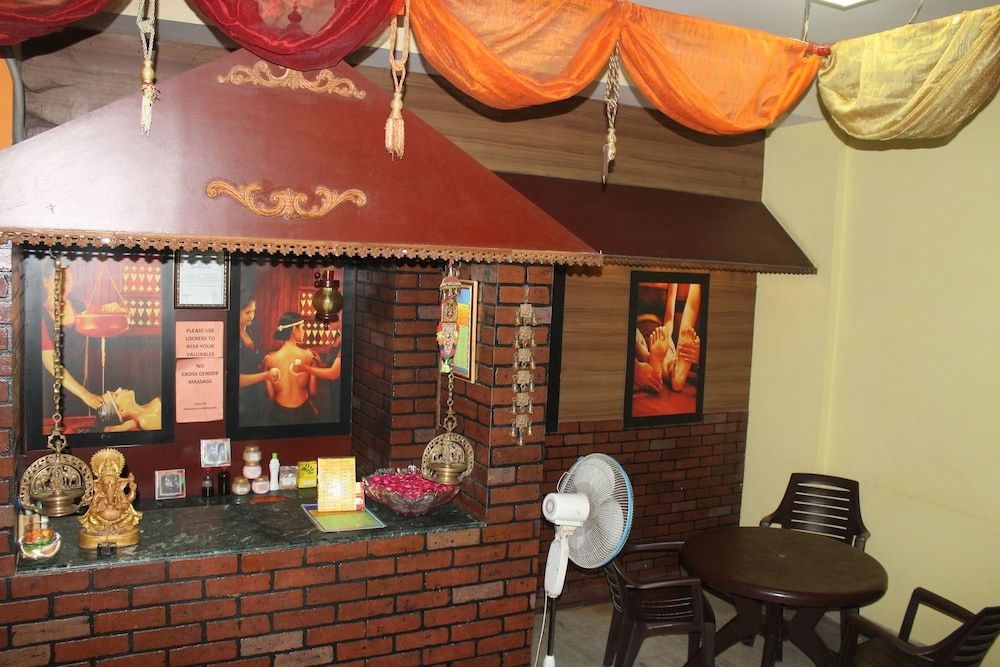 Hotel Apra Inn3